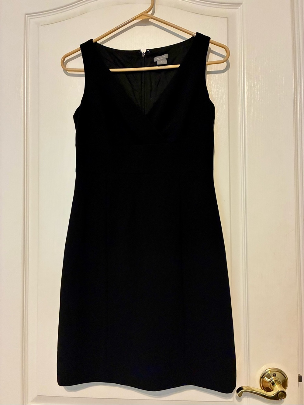 Ann Taylor Classic Black V-Neck Sheath Dress 0P